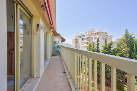 
                                                                                        Vente
                                                                                         Nice Cimiez - 3 pièces lumineux en avant dernier étage