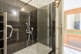 
                                                                                        Vente
                                                                                         Nice Cimiez - 3 pièces lumineux en avant dernier étage