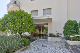 
                                                                                        Vente
                                                                                         Nice Cimiez - 3 pièces lumineux en avant dernier étage