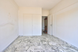 
                                                                                        Vente
                                                                                         Nice Cimiez - 3 pièces lumineux en avant dernier étage