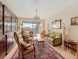 
                                                                                        Vente
                                                                                         Nice Cimiez / Cemenelum - Spacieux 3 pièces avec vue mer dans prestigieuse résidence avec parc