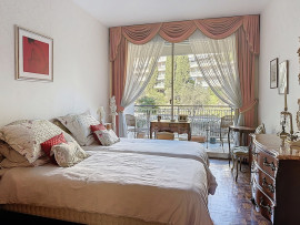 
                                                                                        Vente
                                                                                         Nice Cimiez / Cemenelum - Spacieux 3 pièces avec vue mer dans prestigieuse résidence avec parc
