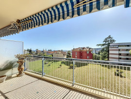 
                                                                                        Vente
                                                                                         Nice Cimiez / Cemenelum - Spacieux 3 pièces avec vue mer dans prestigieuse résidence avec parc