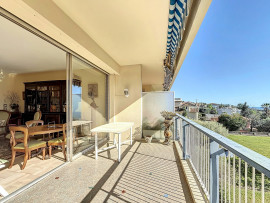 
                                                                                        Vente
                                                                                         Nice Cimiez / Cemenelum - Spacieux 3 pièces avec vue mer dans prestigieuse résidence avec parc