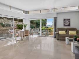 
                                                                                        Vente
                                                                                         Nice Cimiez - Proche Centre ville et collège Stanislas, beau 3 pièces 87m2 en Rez de Jardin