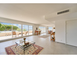Vente
Nice Cimiez - Rare - Toit-terrasse avec espace de vie de 152 m2 et ses deux immenses terrasses