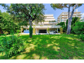 Vente
Nice Cimiez - Rare - Toit-terrasse avec espace de vie de 152 m2 et ses deux immenses terrasses