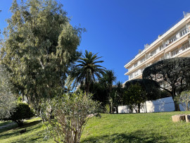 
                                                                                        Vente
                                                                                         Nice Cimiez - Studio dans une résidence avec parc et gardien idéal pour les investisseurs