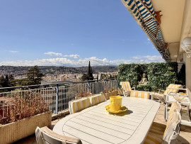 
                                                                                        Vente
                                                                                         Nice Cimiez - Superbe appartement en dernier étage avec vue exceptionnelle mer et jardin