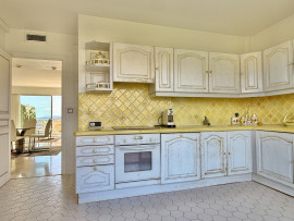 
                                                                                        Vente
                                                                                         Nice Cimiez - Superbe appartement en dernier étage avec vue exceptionnelle mer et jardin