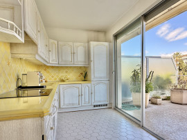 
                                                                                        Vente
                                                                                         Nice Cimiez - Superbe appartement en dernier étage avec vue exceptionnelle mer et jardin