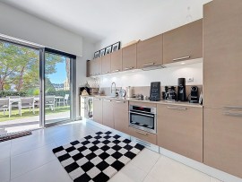 
                                                                                        Vente
                                                                                         Nice Cimiez - Superbe rez de jardin dans une résidence luxueuse