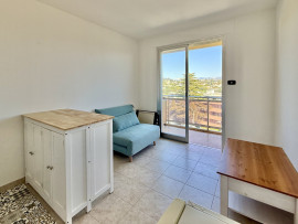 Vente
Nice - Fabron - Beau studio rénové de 14m2 avec extérieur et vue mer