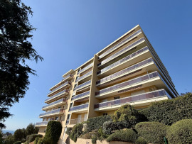 Vente
Nice - Fabron - Beau studio rénové de 14m2 avec extérieur et vue mer