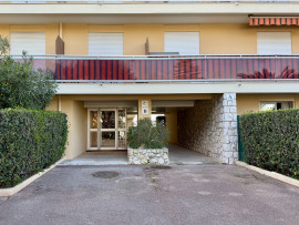 Vente
Nice - Fabron - Beau studio rénové de 14m2 avec extérieur et vue mer