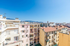 Vente
Nice - Gambetta - Magnifique 2 pièces entièrement rénové en dernier étage avec balcon