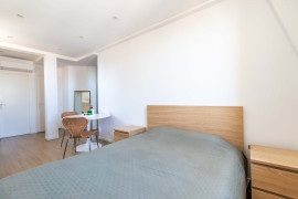 
                                                                                        Vente
                                                                                         Nice - Gambetta - Magnifique 2 pièces entièrement rénové en dernier étage avec balcon