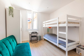 
                                                                                        Vente
                                                                                         Nice - Gambetta - Magnifique 2 pièces entièrement rénové en dernier étage avec balcon