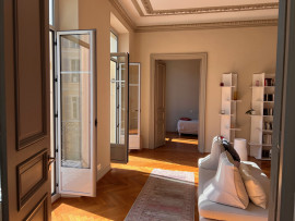 
                                                                                        Vente
                                                                                         Nice Gioffredo - Magnifique appartement bourgeois de 6 pièces au coeur des commerces de la Place Massena et proche de la mer