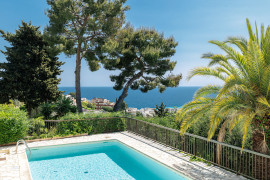 
                                                                                        Vente
                                                                                         Nice - Lanterne -Magnifique 3 pièces en dernier étage avec terrasse