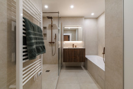 
                                                                                        Vente
                                                                                         Nice - Lanterne -Magnifique 3 pièces dernier etage