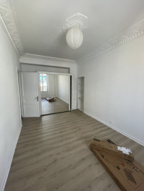 
                                                                                        Location
                                                                                         NICE / LIBERATION - Appartement 3 pièces MEUBLE en avant dernier étage