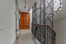 Vente
Nice Musiciens : Appartement de charme en dernier étage dans Palais bourgeois