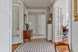 Vente
Nice Musiciens : Appartement de charme en dernier étage dans Palais bourgeois