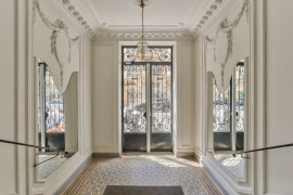 Vente
Nice Musiciens : Appartement de charme en dernier étage dans Palais bourgeois