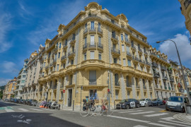 Vente
Nice Musiciens : Appartement de charme en dernier étage dans Palais bourgeois