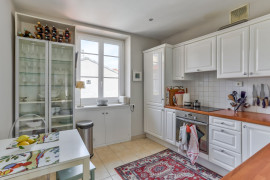 
                                                                                        Vente
                                                                                         Nice Musiciens  : Appartement de charme en dernier étage dans Palais bourgeois