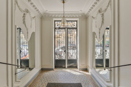 
                                                                                        Vente
                                                                                         Nice Musiciens  : Appartement de charme en dernier étage dans Palais bourgeois