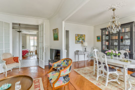 
                                                                                        Vente
                                                                                         Nice Musiciens  : Appartement de charme en dernier étage dans Palais bourgeois