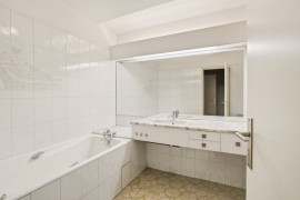 
                                                                                        Vente
                                                                                         Nice - Promenade des Anglais - Appartement 3 pièces de 113 m² avec un fort potentiel d'aménagement