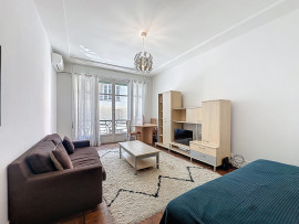 Vente
Nice - Promenade des Anglais - Beau 2 pièces de 60 m² à rafraichir avec vue mer