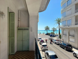 Vente
Nice - Promenade des Anglais - Beau 2 pièces de 60 m² à rafraichir avec vue mer
