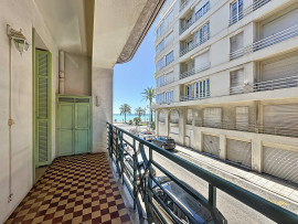 Vente
Nice - Promenade des Anglais - Beau 2 pièces de 60 m² à rafraichir avec vue mer