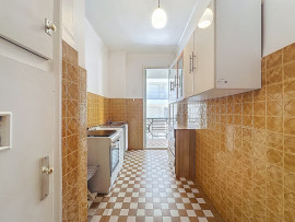 Vente
Nice - Promenade des Anglais - Beau 2 pièces de 60 m² à rafraichir avec vue mer