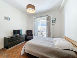 Vente
Nice - Promenade des Anglais - Beau 2 pièces de 60 m² à rafraichir avec vue mer