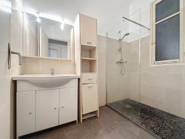 Vente
Nice - Promenade des Anglais - Beau 2 pièces de 60 m² à rafraichir avec vue mer