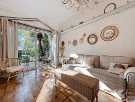 
                                                                                        Vente
                                                                                         Nice Promenade des Anglais - Beau 3 pièces 72 m² avec jardin en front de mer