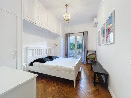 
                                                                                        Vente
                                                                                         Nice Promenade des Anglais - Beau 3 pièces 72 m² avec jardin en front de mer