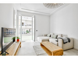 Vente
Nice - Promenade des Anglais - Beau 3 pièces de 65 m² entièrement rénové avec vue mer