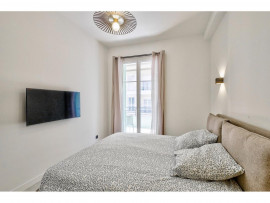 Vente
Nice - Promenade des Anglais - Beau 3 pièces de 65 m² entièrement rénové avec vue mer