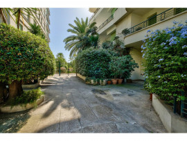 Vente
Nice - Promenade des Anglais - Beau 3 pièces de 65 m² entièrement rénové avec vue mer