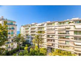 Vente
Nice - Promenade des Anglais - Beau 3 pièces de 65 m² entièrement rénové avec vue mer