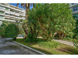 Vente
Nice - Promenade des Anglais - Beau 3 pièces de 65 m² entièrement rénové avec vue mer