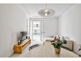 Vente
Nice - Promenade des Anglais - Beau 3 pièces de 65 m² entièrement rénové avec vue mer
