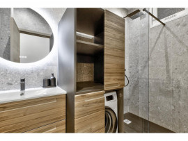 Vente
Nice - Promenade des Anglais - Beau 3 pièces de 65 m² entièrement rénové avec vue mer