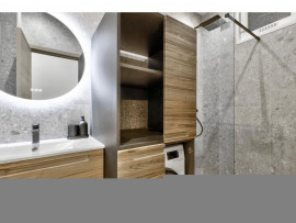 Vente
Nice - Promenade des Anglais - Beau 3 pièces de 65 m² entièrement rénové avec vue mer